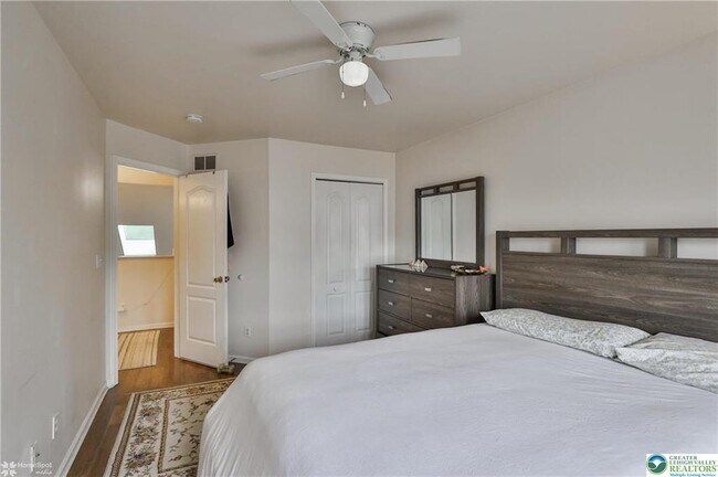 Building Photo - 204 Ridings Cir