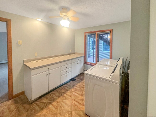 Building Photo - 85 Debbie Dr