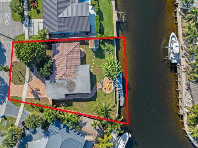 Building Photo - 1001 SE 5th Ave