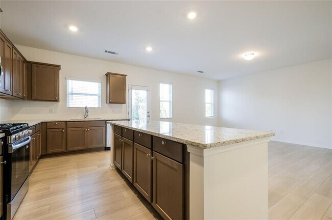 Building Photo - 131 Shelter Ln E