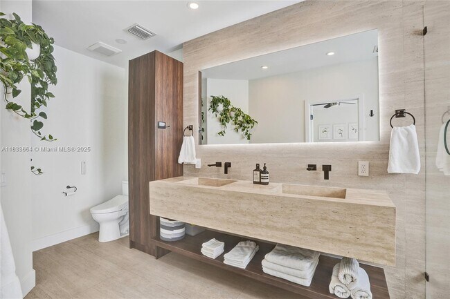 Building Photo - 2851 SW 38th Ct