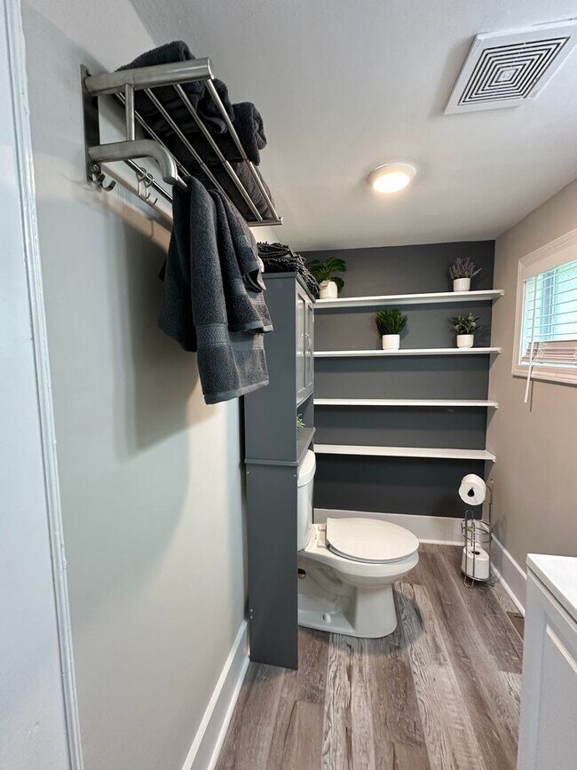 Building Photo - Beautifully Renovated 2 Bedroom 1 Bathroom...