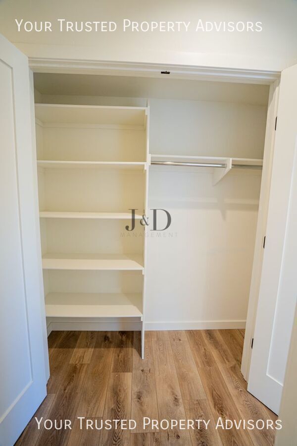 Building Photo - 1371 N Vulcan Ave