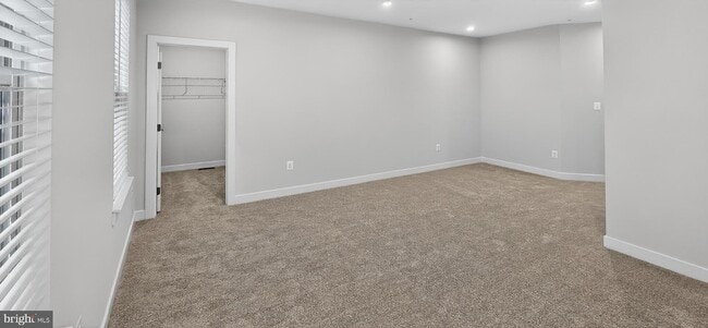 Building Photo - 2542 -A Verona Pl