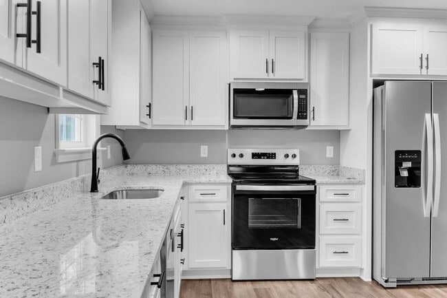 Building Photo - 303 Wright St