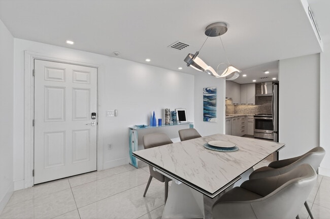 Building Photo - 2774 S Ocean Blvd