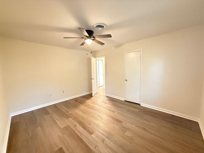 Building Photo - 1615/1617 Cedar Shoals Dr