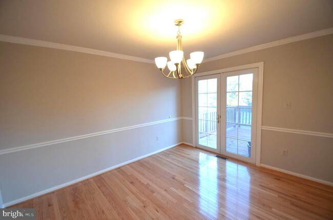 Building Photo - 5748 Lakeside Oak Ln