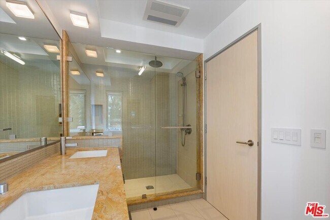 Building Photo - 2301 10th St