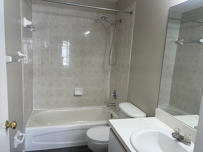 Building Photo - 2035 Fluorshire Dr