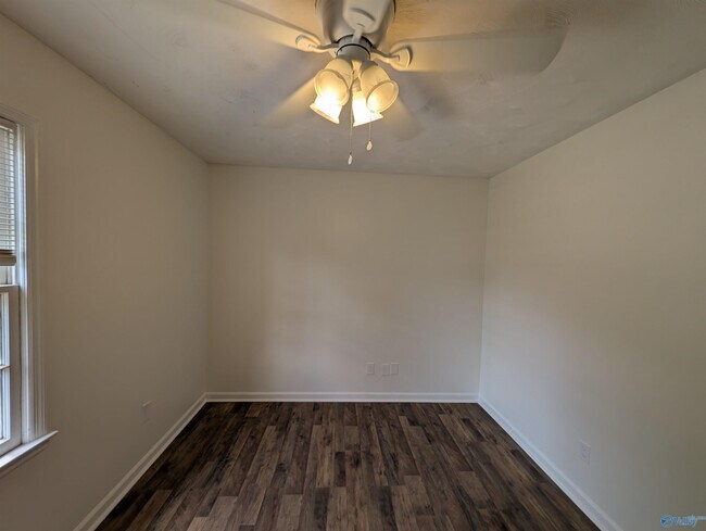 Building Photo - 1060 Sandy Springs Rd NW