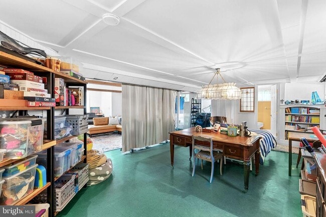 Building Photo - 521 S. Nursery Ave.