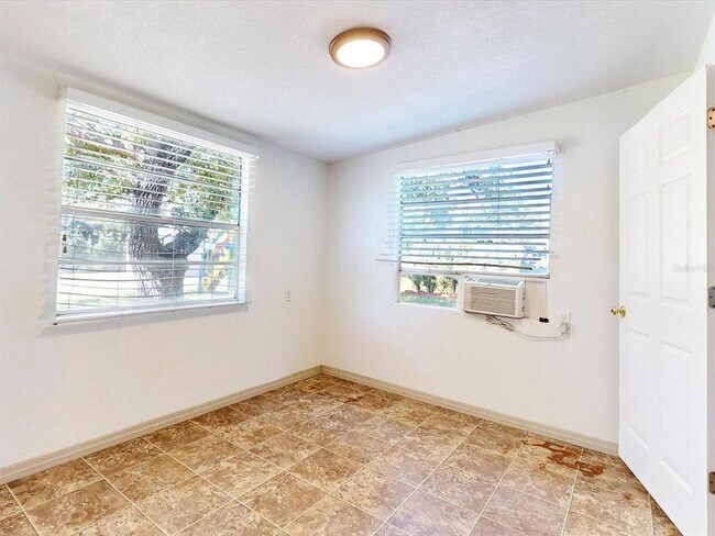 Building Photo - 2502 N Beaumont Ave