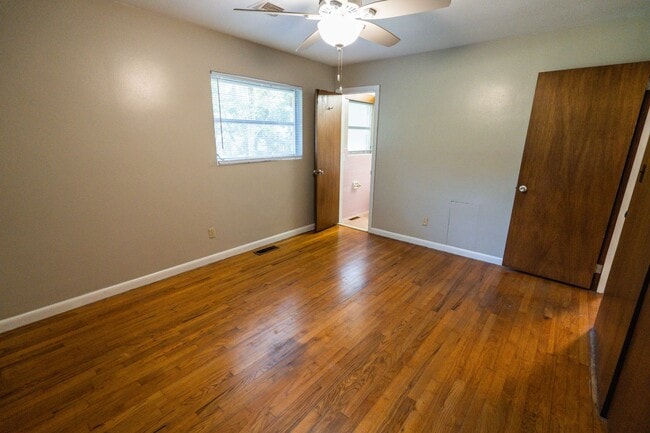 Building Photo - 3BR/2BA Home