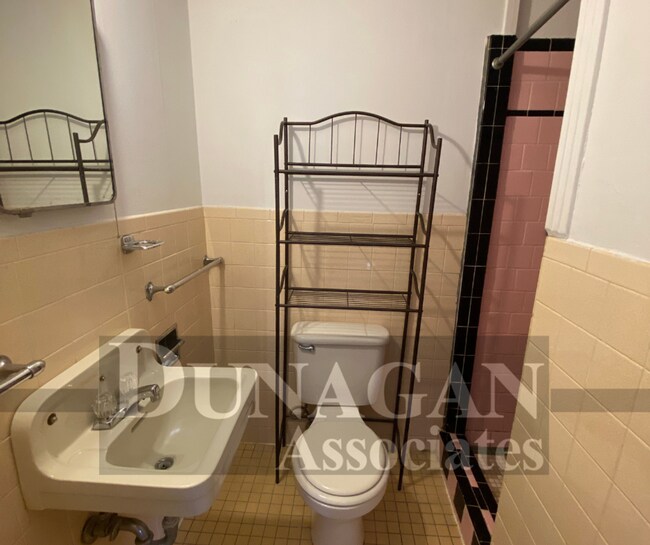 Building Photo - 616 W Blodgett St