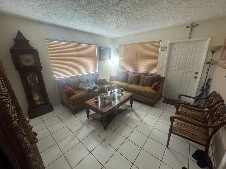 Building Photo - 401 SW 78th Pl