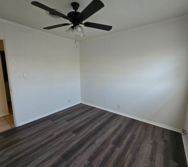 Building Photo - New flooring and paint throughout!