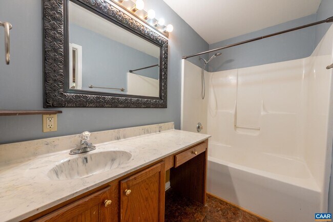 Building Photo - 497 Sunset Dr