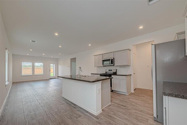 Building Photo - 24330 Elmwood Falls Dr