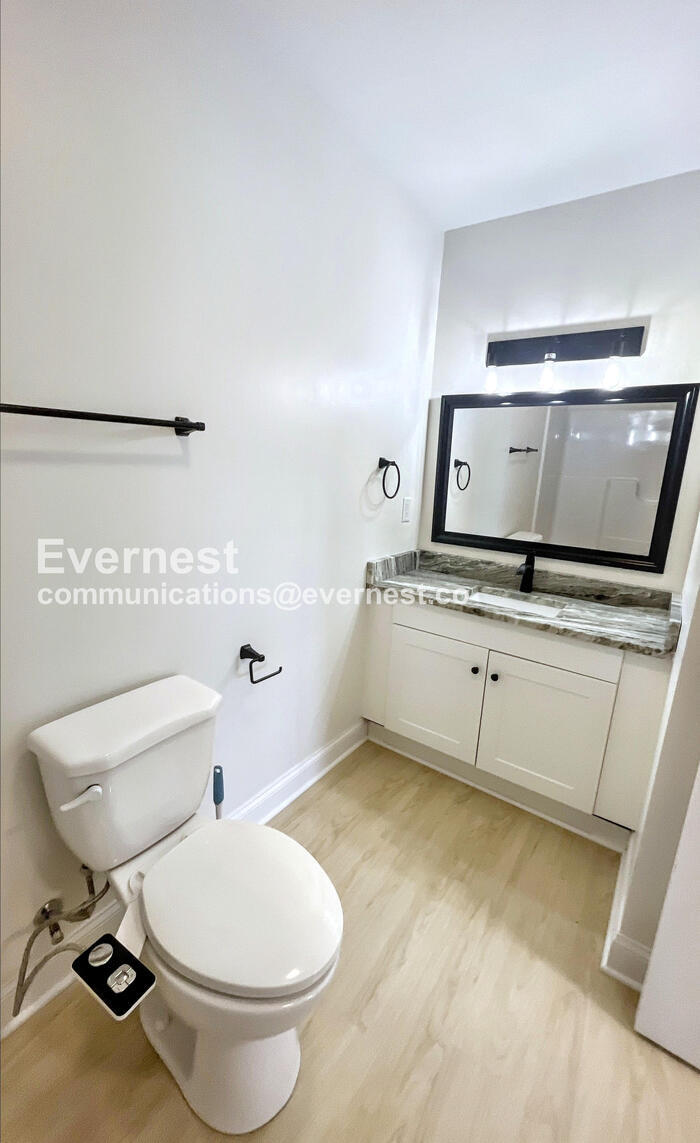 Building Photo - 879 Wheeler Ave