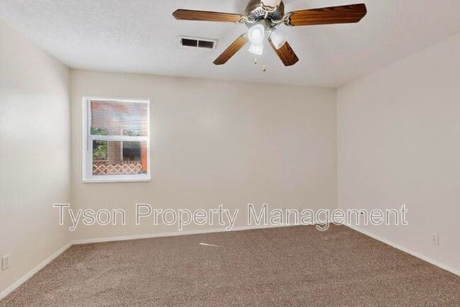 Building Photo - 3013 Taos Meadows Dr NE