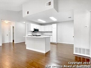 Building Photo - 11520 Huebner Rd