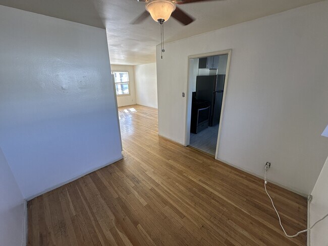 Building Photo - 2461 Silver Lake Blvd