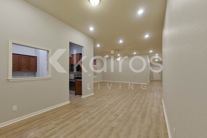 Building Photo - 10685 Bent Brook Dr