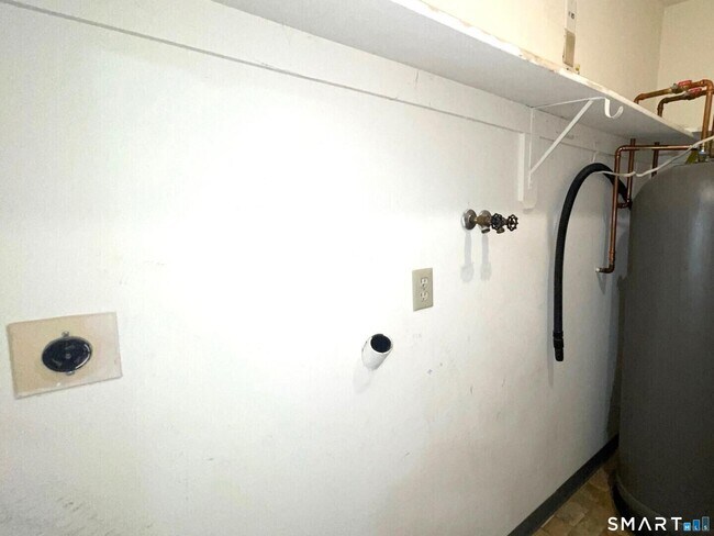 Building Photo - 307 Willow Springs