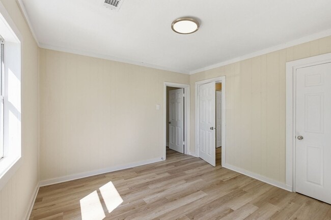 Building Photo - 116 Chester Ave