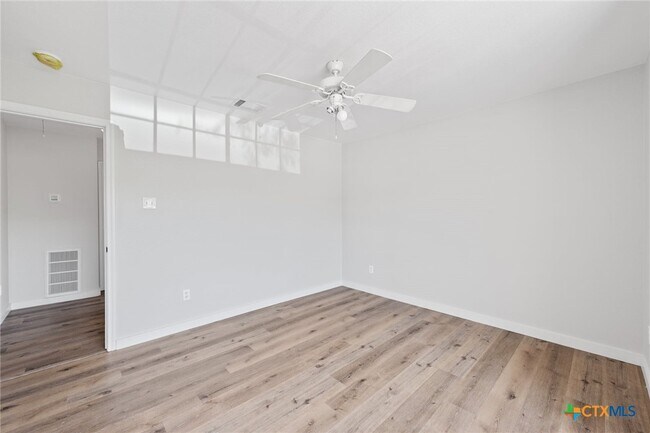 Building Photo - 107 Cedargrove