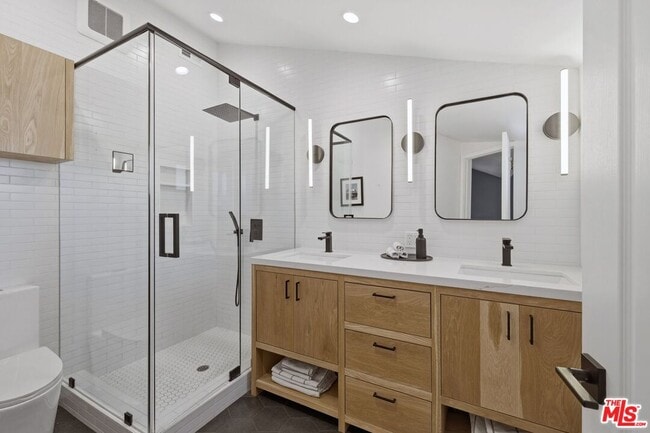 Building Photo - 5208 Woodman Ave