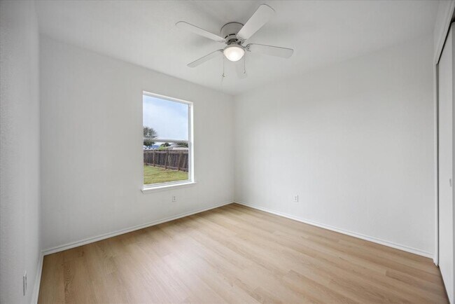 Building Photo - 210 Waterlily Way