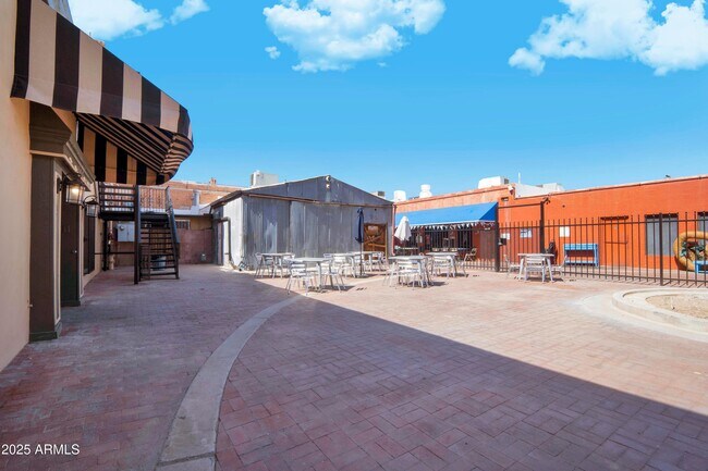 Building Photo - 5753 W Glendale Ave