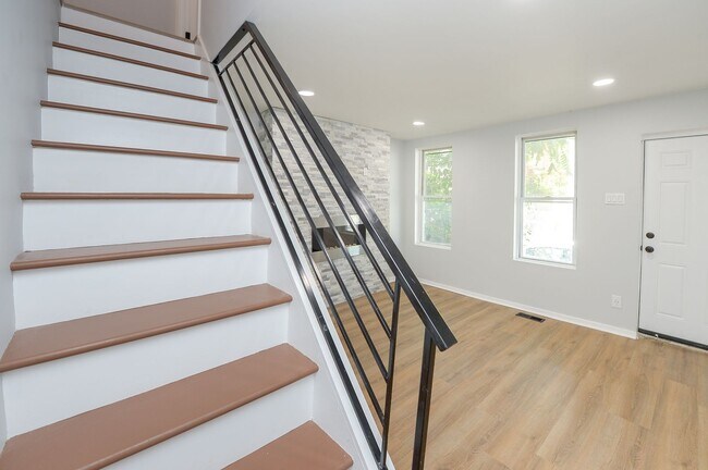 Building Photo - Renovated 3-Bedroom Townhome in Prime Germ...