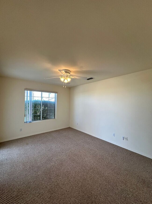 Building Photo - Beautiful 3 Bed / 2 Bath Home Backing to Cerbat Cliffs Golf Course!