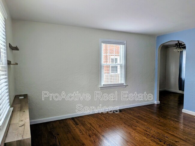 Building Photo - 9421 Phillip Ave