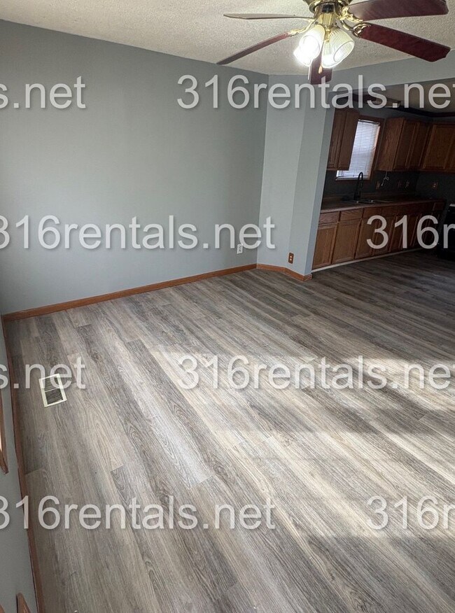 Building Photo - $999 - 3 bed 1 bath - Single Family Home