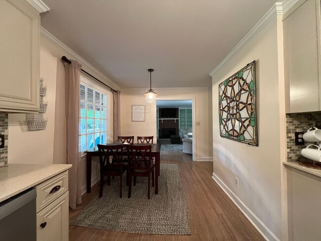Building Photo - Beautifully Remodeled Colonial in James La...