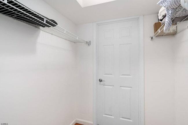 Building Photo - 22 S Washington Ave