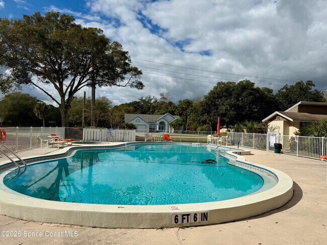 Building Photo - 1600 Woodland Dr