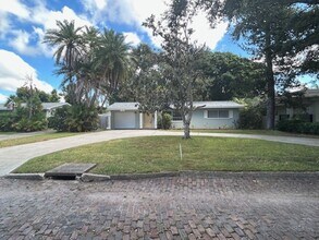 Building Photo - Beautifully landscaped 2/1/1 Jungle Prada ...