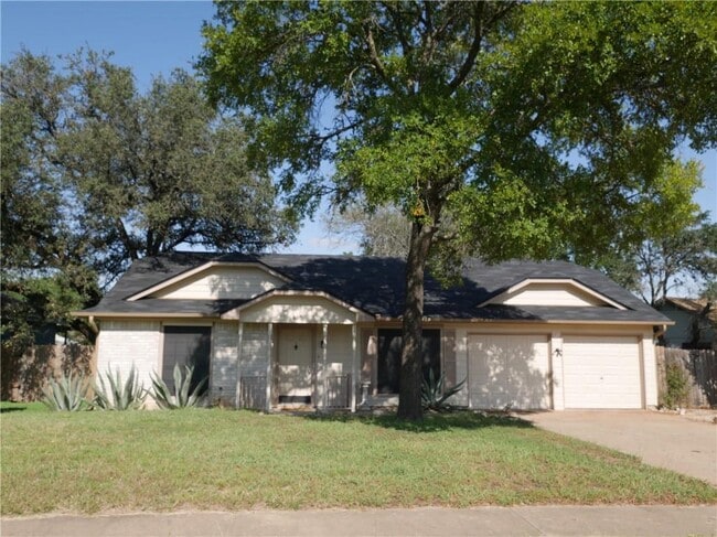 Building Photo - 800 Live Oak Dr