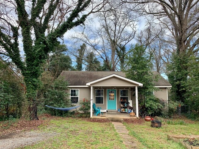 Building Photo - Normaltown Area Home! Available August 2026