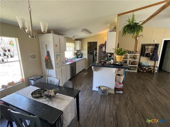 Building Photo - 627 Buck Trail