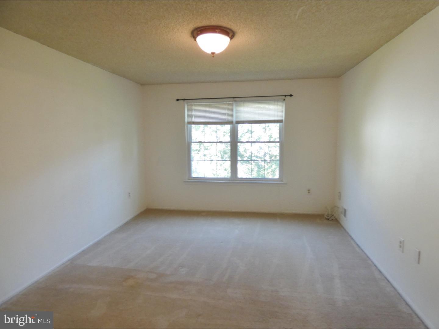 Building Photo - 12 Holly Ct