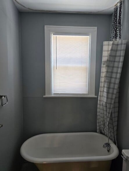 Building Photo - 4370 St Lawrence Ave