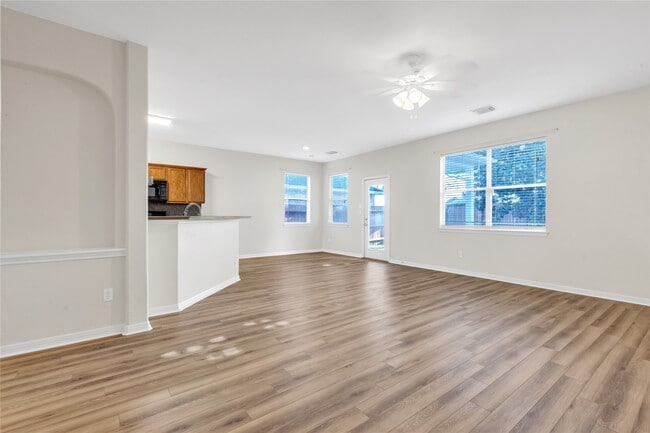 Building Photo - 415 Abbey Ln