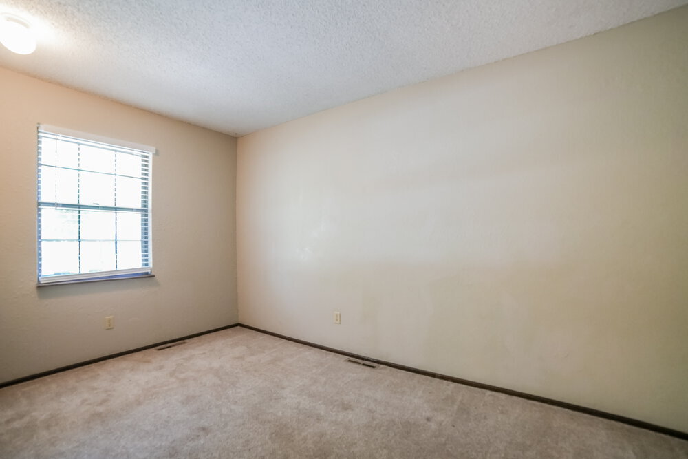 Building Photo - 4912 NW Pennington Ln