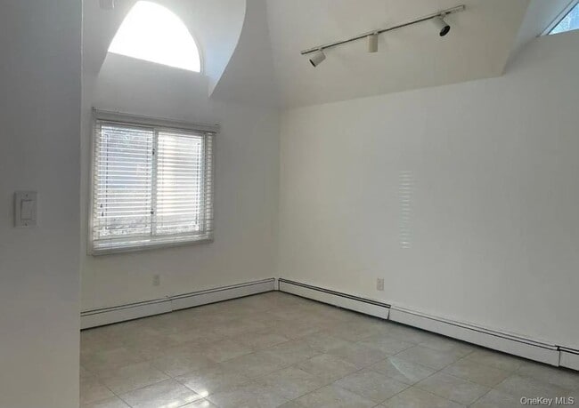 Building Photo - 12 Chadwick Rd